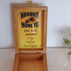 Havana Honeys Vintage Cigar Box